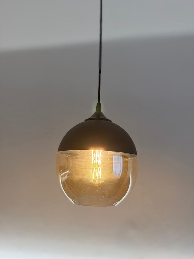 Detail závěsného svítidla