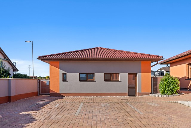 Samostatná přízemní budova na dvoře